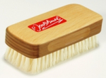 P.Jentschura Kosmetikbürste aus Buche Schichtholz mit weichen Borsten für Trocken- und Nassbürstungen.